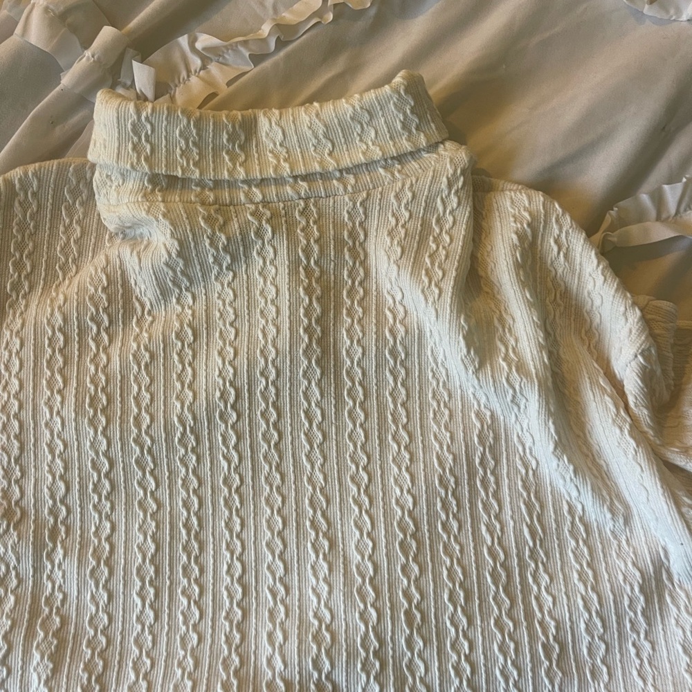 SHEIN Cream Cropped Cable Knit Sweater